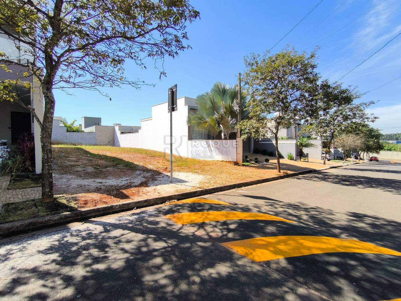 Terreno em condomínio à venda no bairro Terras de São Bento I: 