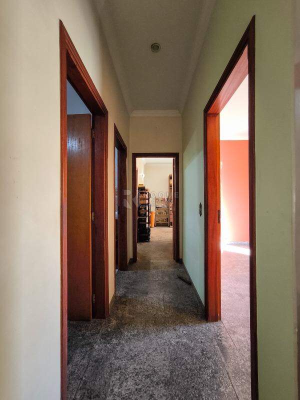 Casa Residencial à venda no bairro Jardim Elite: CORREDOR INTERNO