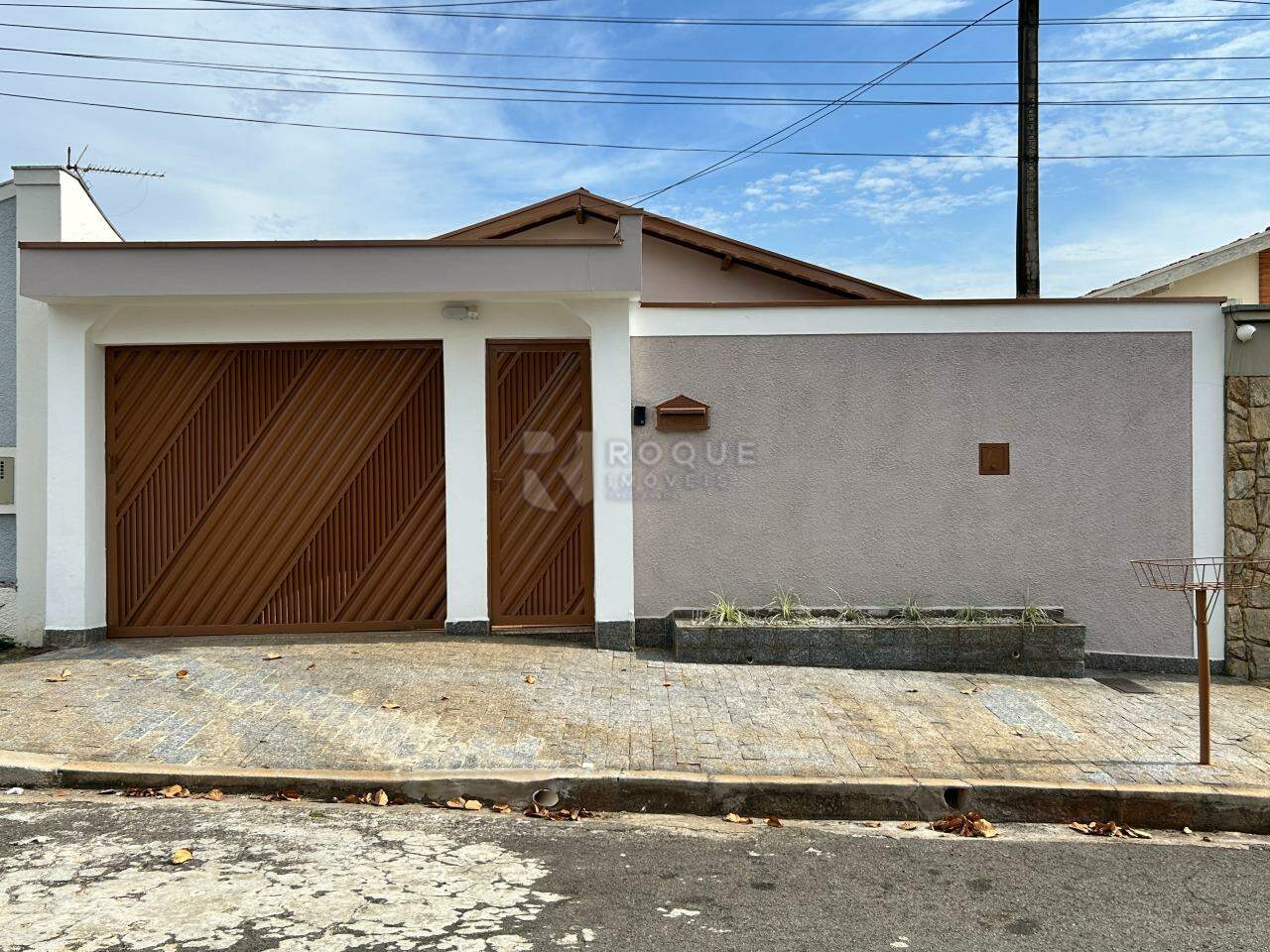 Casa Residencial para aluguel no bairro Vila São Luiz: Fachada 