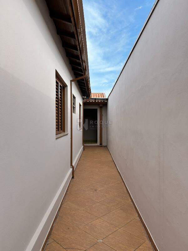 Casa Residencial para aluguel no bairro Vila São Luiz: Corredor