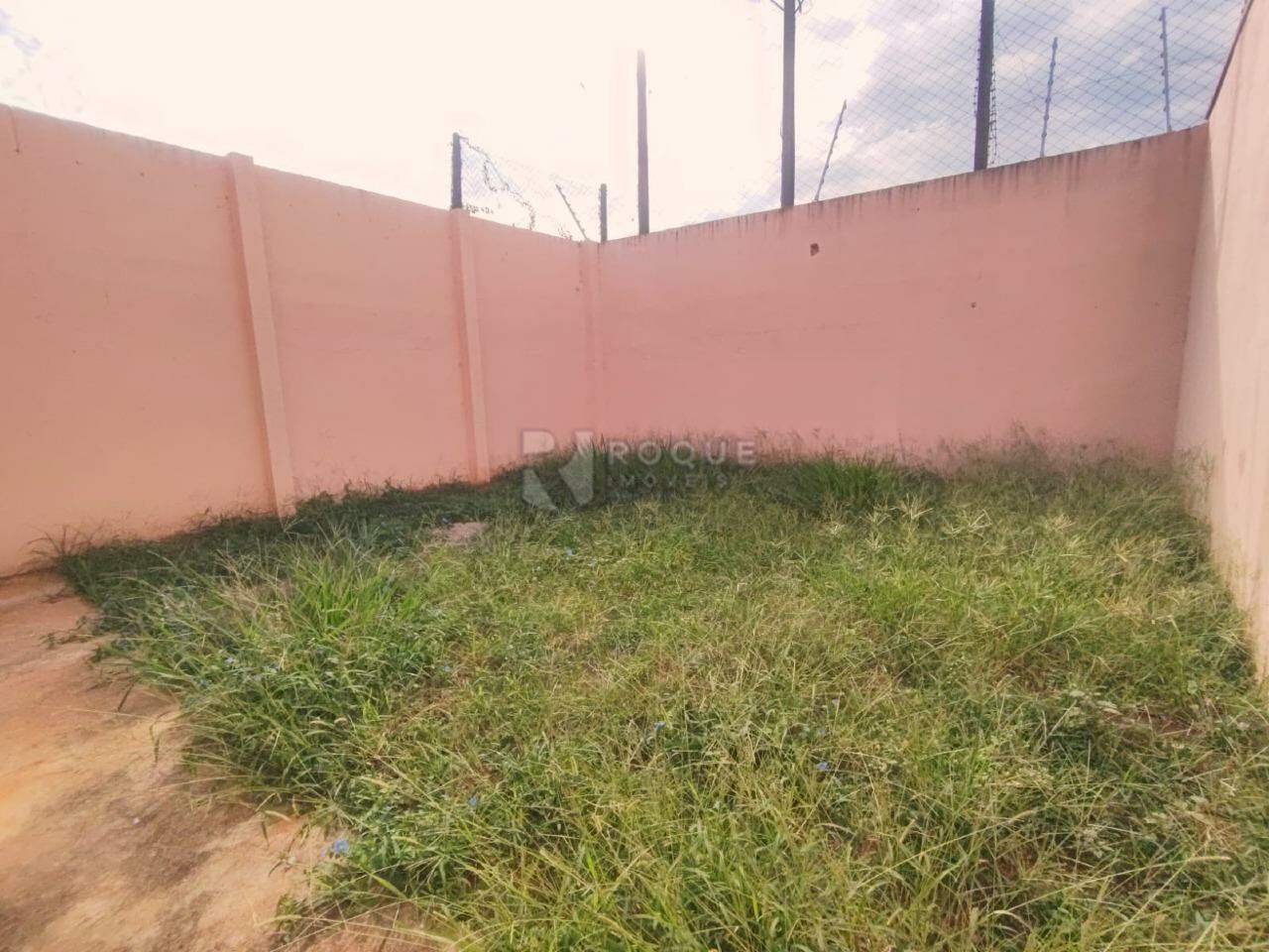 Casa em condomínio para aluguel no bairro Jardim Ouro Verde: Quintal