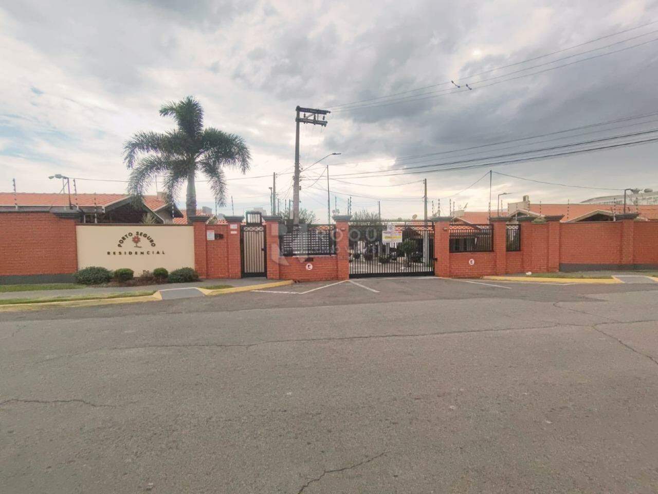 Casa em condomínio para aluguel no bairro Jardim Ouro Verde: Fachada