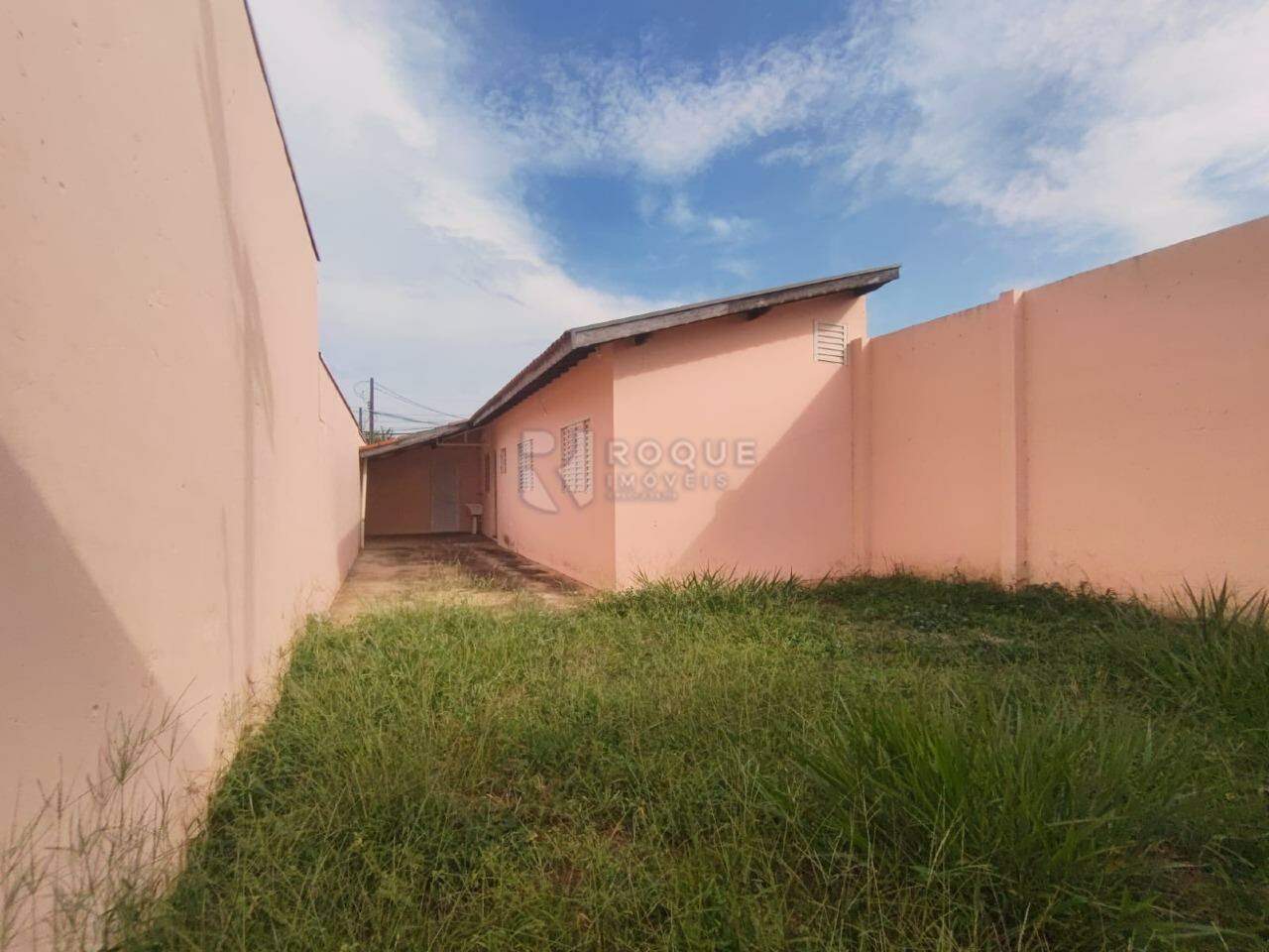Casa em condomínio para aluguel no bairro Jardim Ouro Verde: Quintal