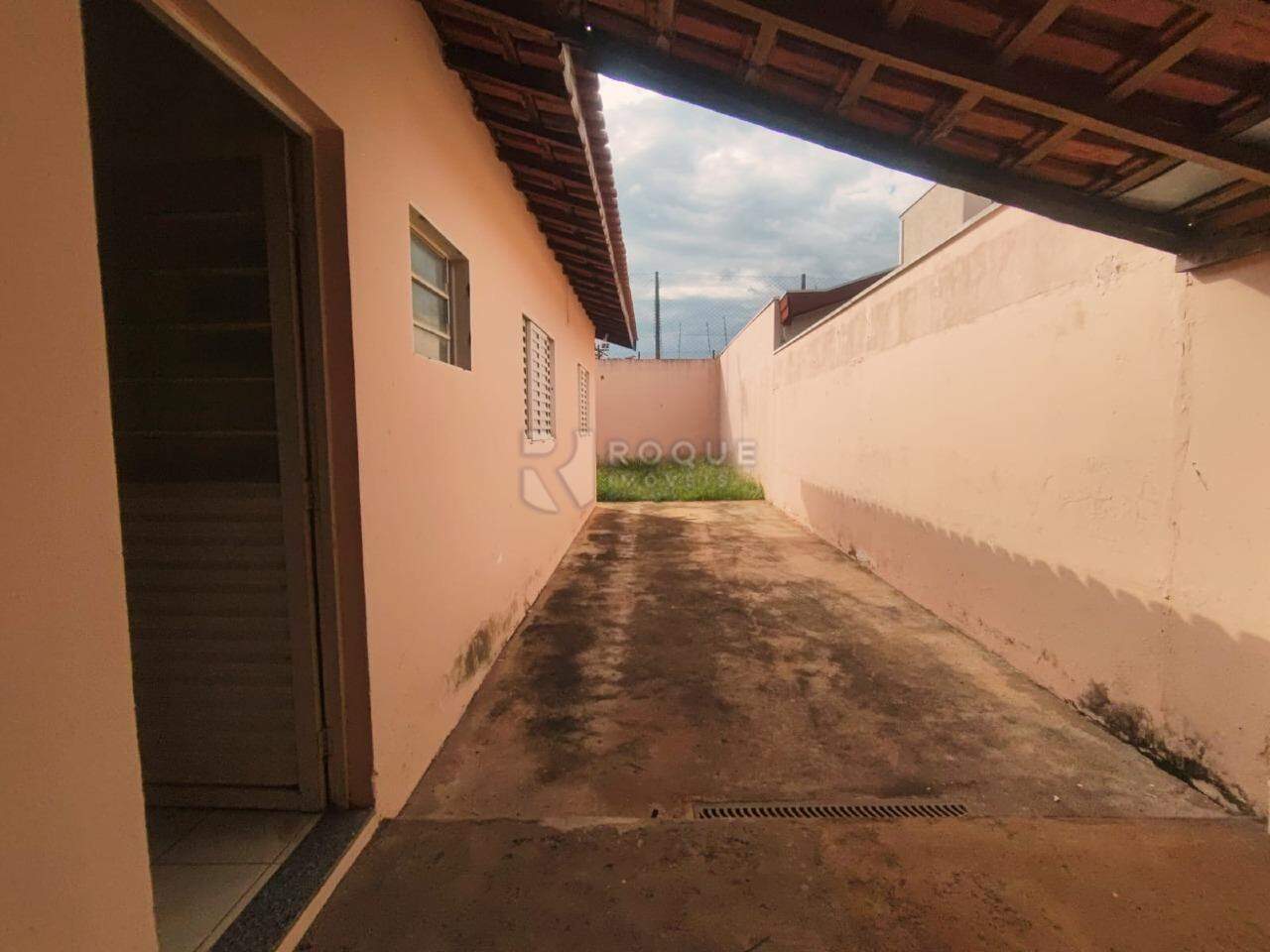 Casa em condomínio para aluguel no bairro Jardim Ouro Verde: Quintal