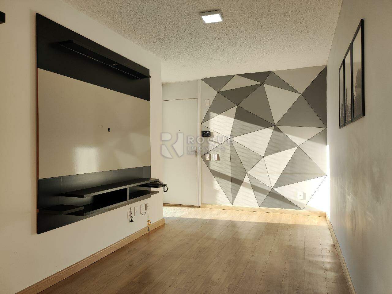 Apartamento à venda no bairro Parque Hippolyto: SALA