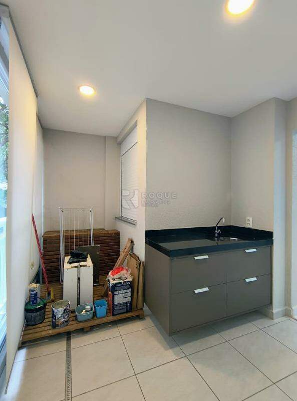 Apartamento para aluguel no bairro Vila Santa Rosália: Sacada