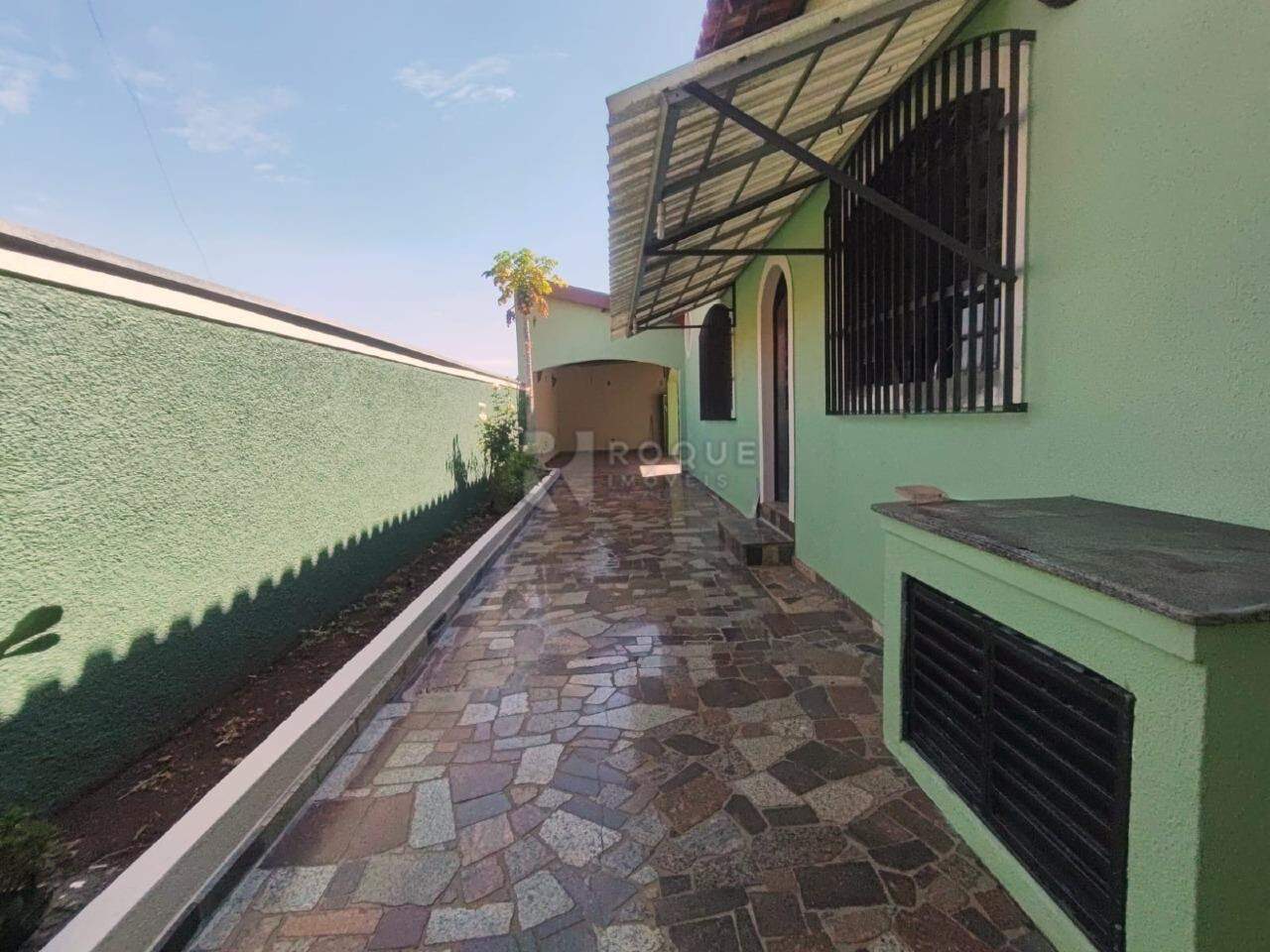 Casa Residencial para aluguel no bairro Vila Rocha: Quintal