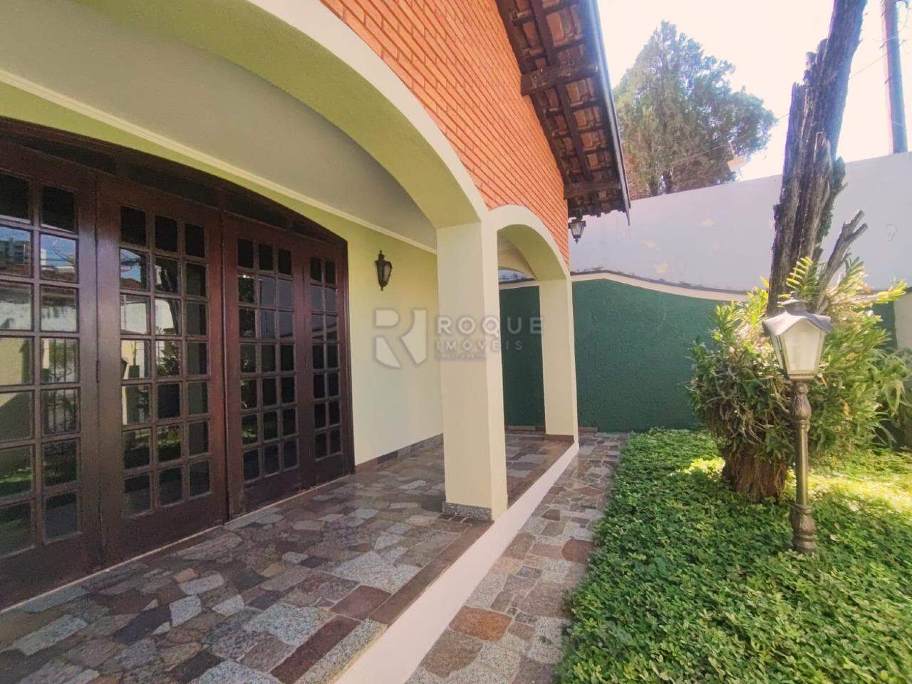 Casa Residencial para aluguel no bairro Vila Rocha: Quintal