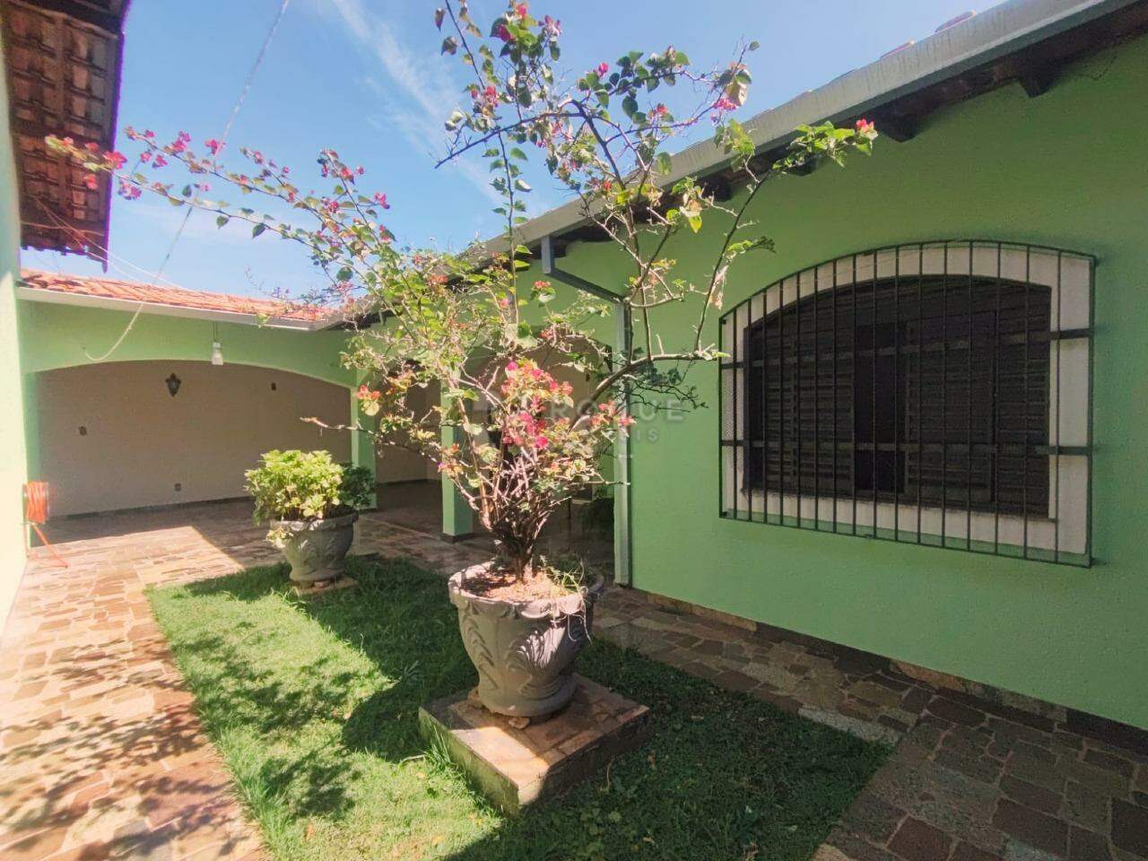 Casa Residencial para aluguel no bairro Vila Rocha: Quintal