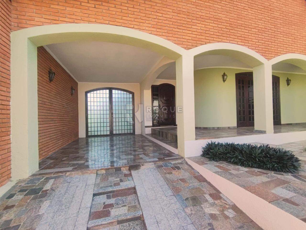 Casa Residencial para aluguel no bairro Vila Rocha: Quintal