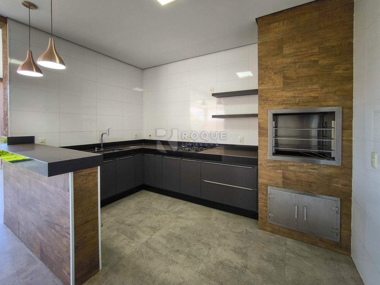Casa em condomínio para aluguel no bairro Jardim Porto Real V: CHURRASQUEIRA