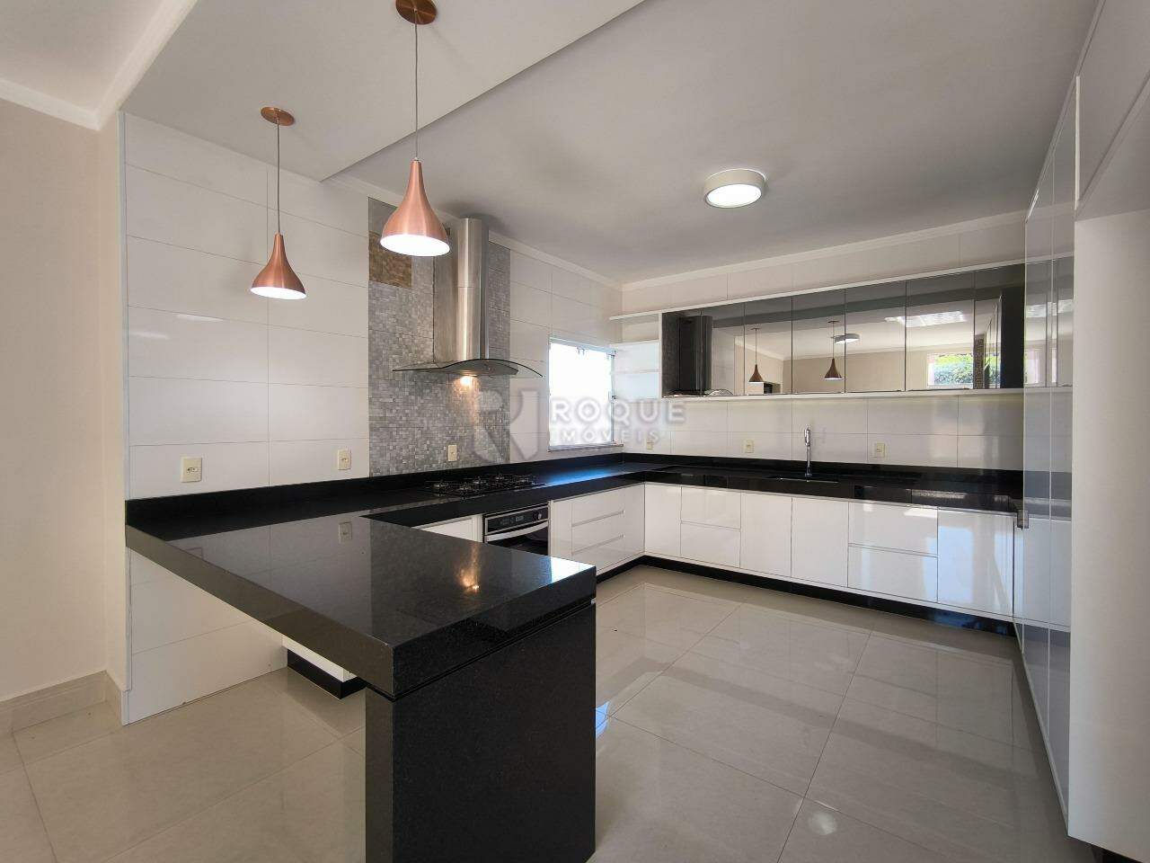 Casa em condomínio para aluguel no bairro Jardim Porto Real V: COZINHA