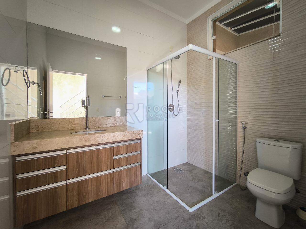 Casa em condomínio para aluguel no bairro Jardim Porto Real V: BANHEIRO SOCIAL ÁREA GOURMET