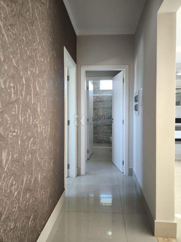 Casa em condomínio para aluguel no bairro Jardim Porto Real V: CORREDOR INTERNO