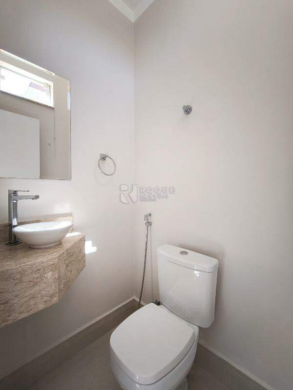 Casa em condomínio para aluguel no bairro Jardim Porto Real V: LAVABO