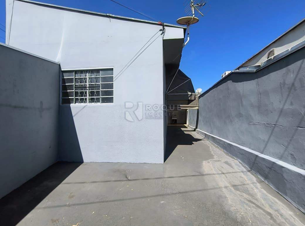 Casa Residencial para aluguel no bairro Jardim Santa Adélia: Garagem