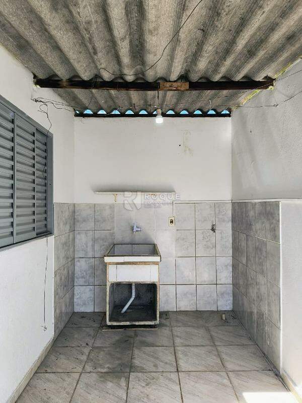 Casa Residencial para aluguel no bairro Jardim Santa Adélia: Lavanderia