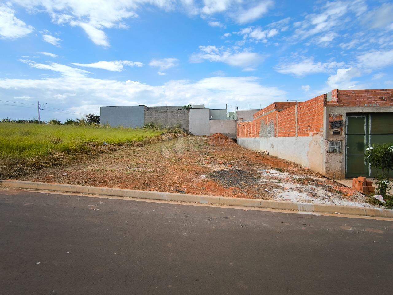 Terreno à venda no bairro Campo Verde 2: FRENTE