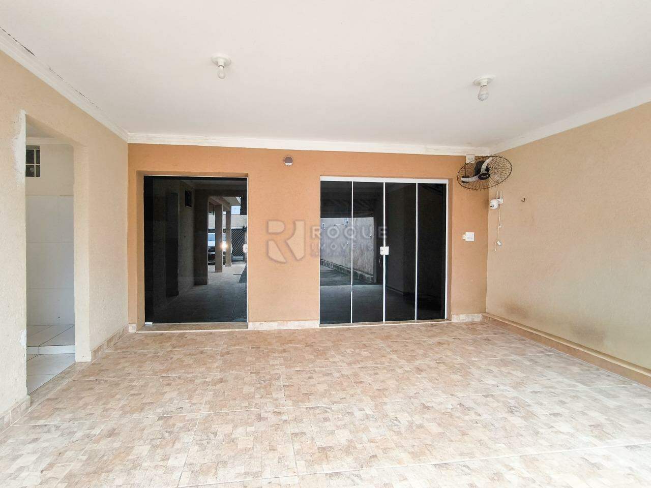 Casa Residencial à venda no bairro Jardim Gustavo Peccinini: VARANDA