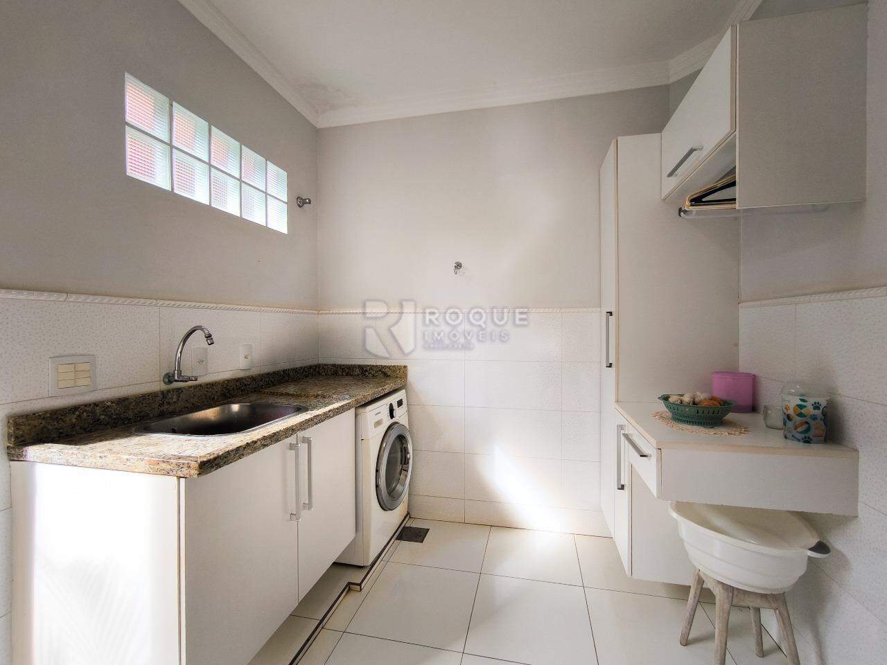 Casa em condomínio à venda no bairro Residencial Lago Azul: LAVANDERIA