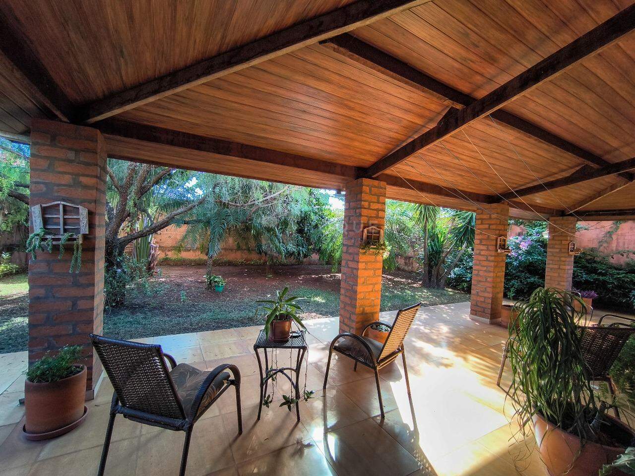 Casa em condomínio à venda no bairro Residencial Lago Azul: VARANDA