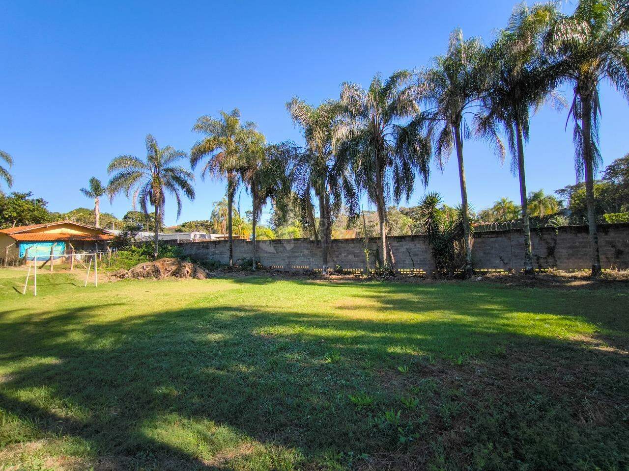Casa em condomínio à venda no bairro Estância Eldorado: CAMPO DE FUTEBOL