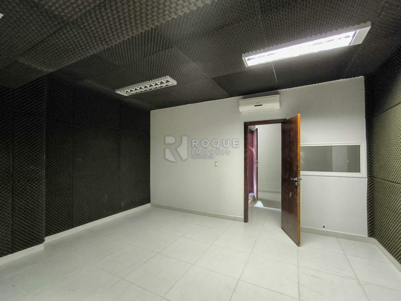 Casa em condomínio à venda no bairro Jardim Solar dos Nobres: ESTÚDIO ACÚSTICO