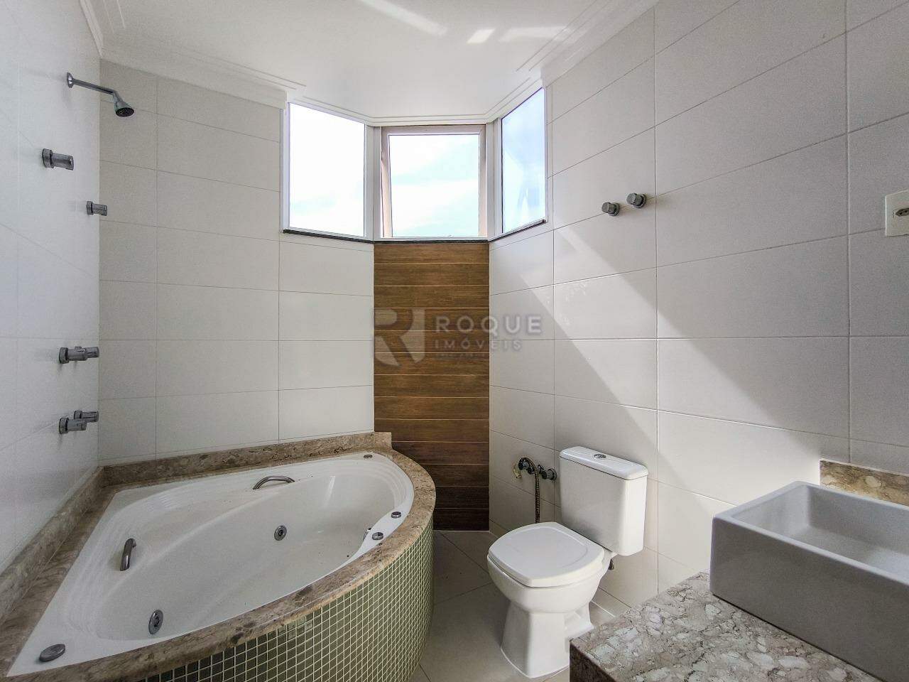 Casa em condomínio à venda no bairro Jardim Solar dos Nobres: WC SUÍTE MASTER