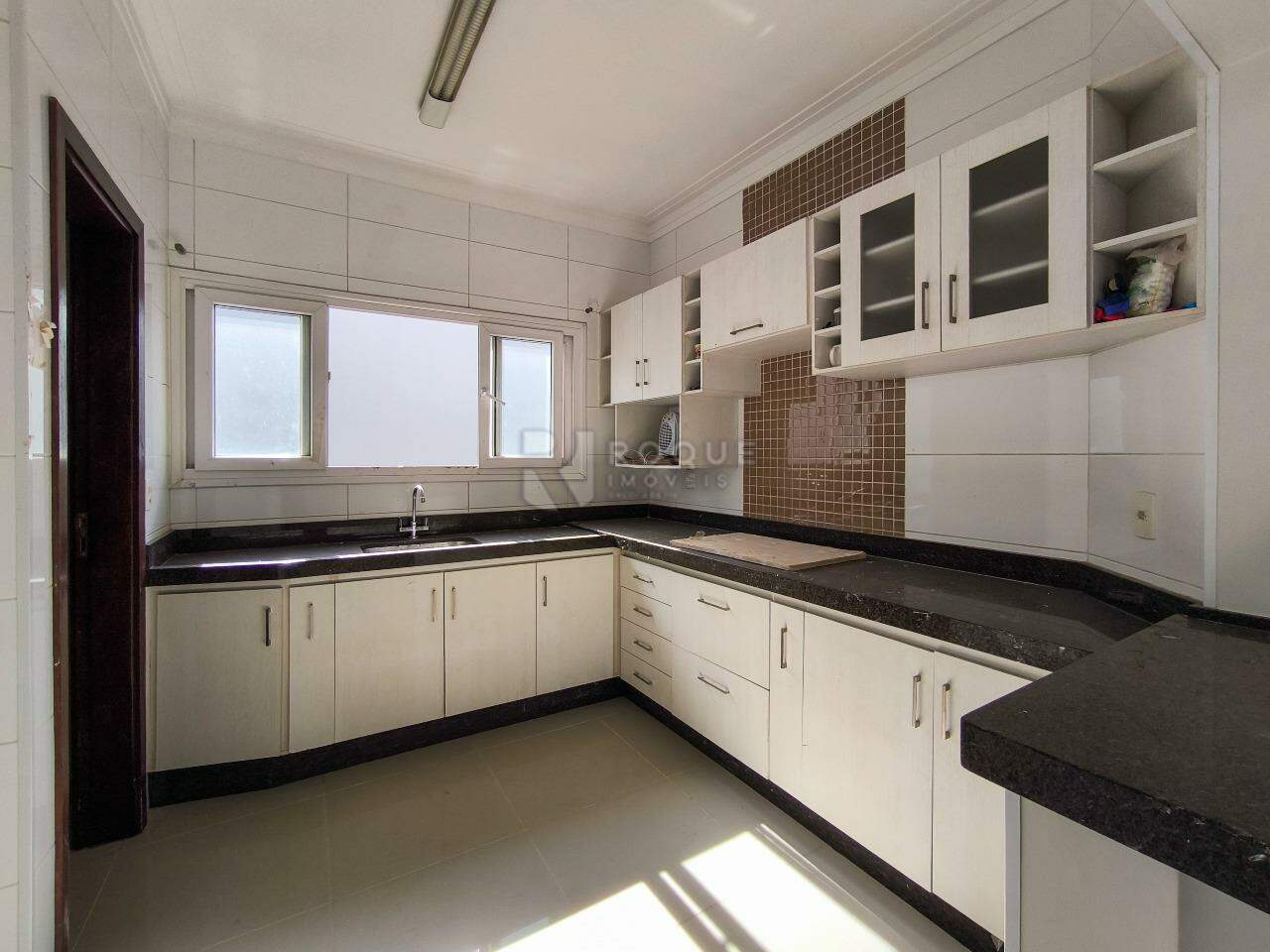 Casa em condomínio à venda no bairro Jardim Solar dos Nobres: COZINHA
