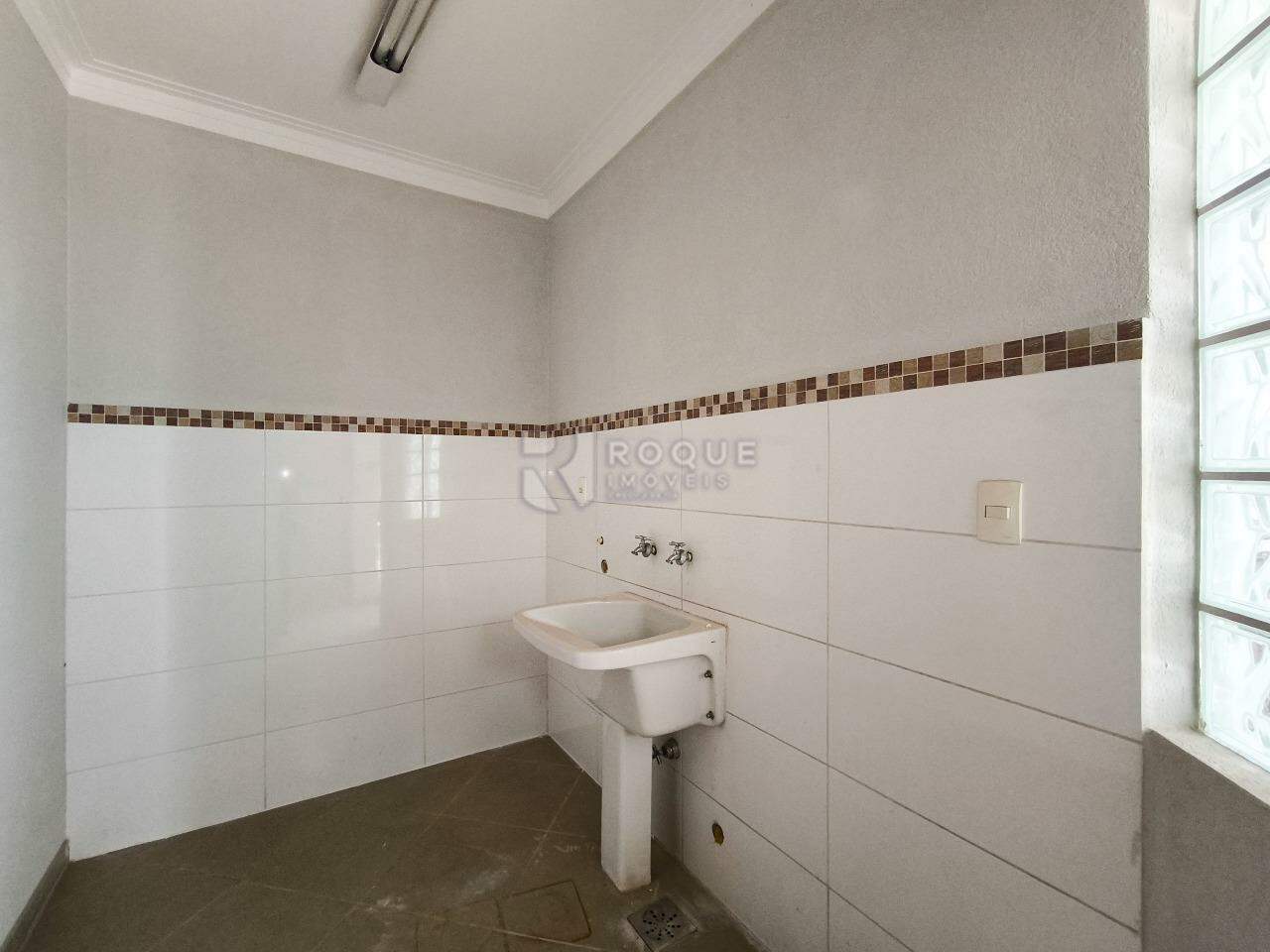 Casa em condomínio à venda no bairro Jardim Solar dos Nobres: LAVANDERIA