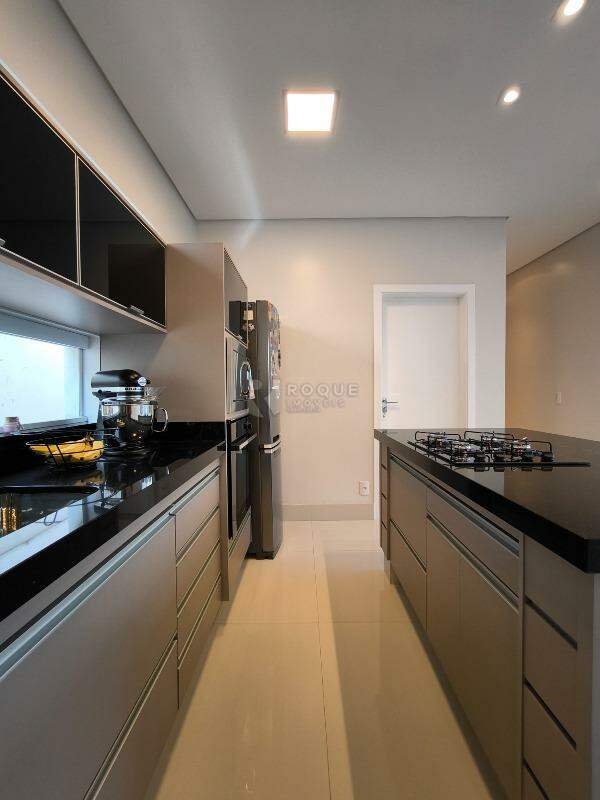 Casa em condomínio à venda no bairro Parque Residencial Roland: COZINHA
