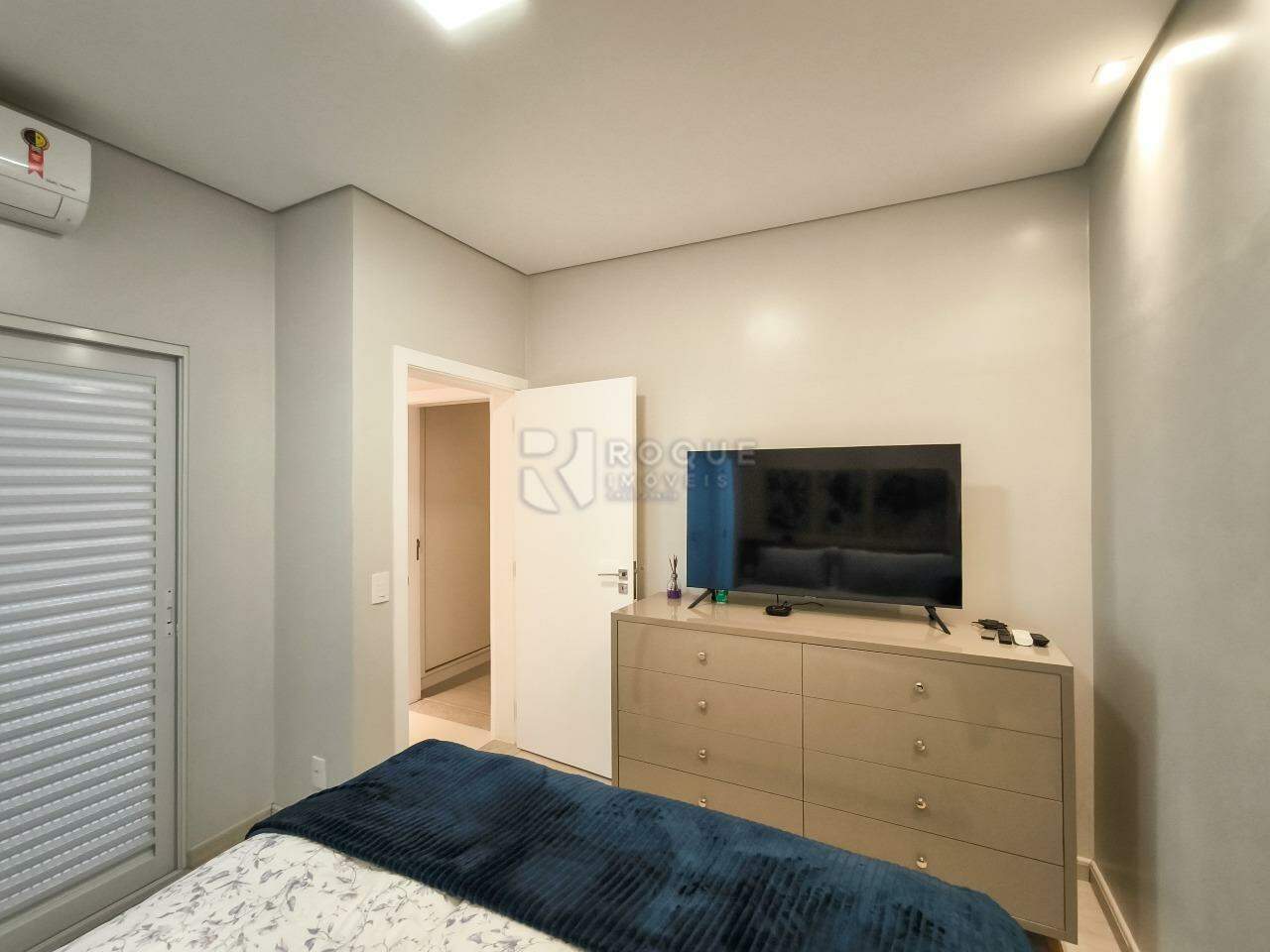Casa em condomínio à venda no bairro Parque Residencial Roland: SUÍTE 1