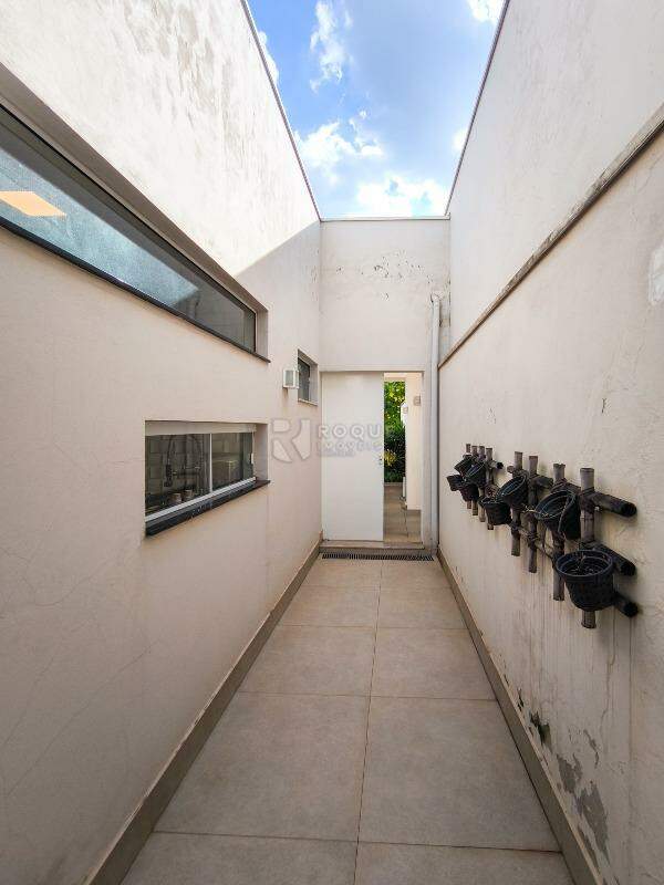 Casa em condomínio à venda no bairro Parque Residencial Roland: LATERAL EXTERNA