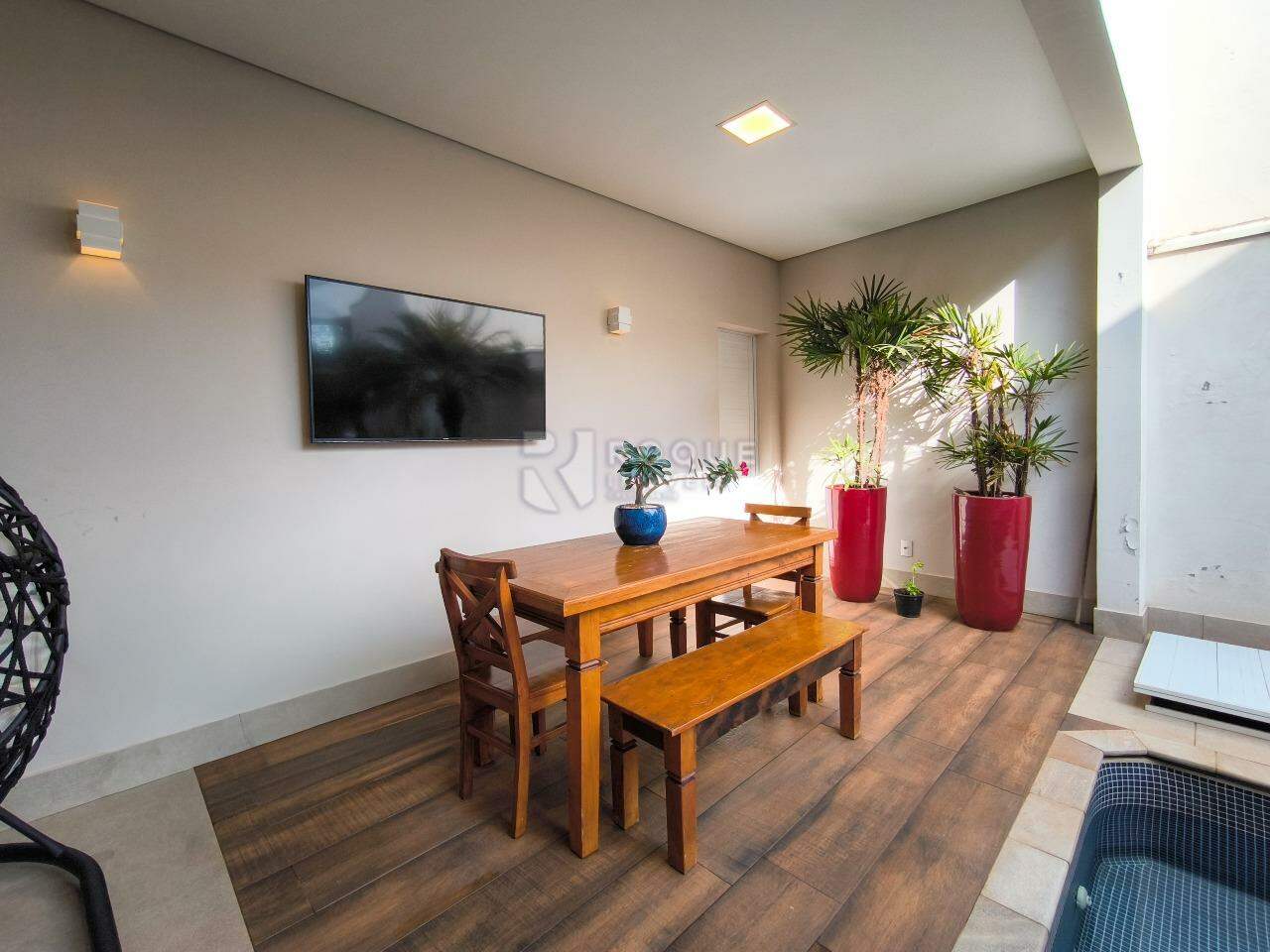 Casa em condomínio à venda no bairro Parque Residencial Roland: ÁREA GOURMET