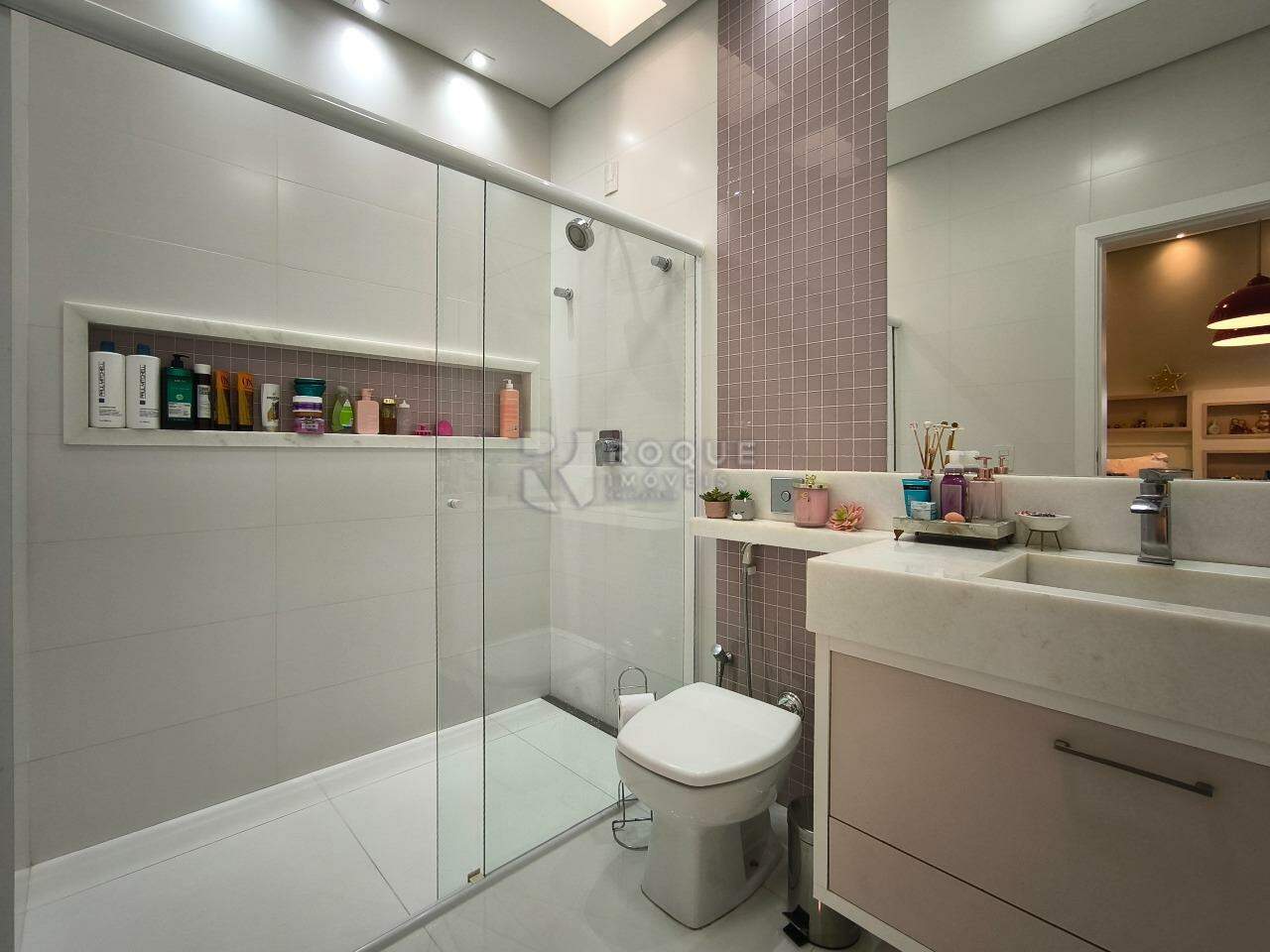 Casa em condomínio à venda no bairro Parque Residencial Roland: WC SUÍTE 2