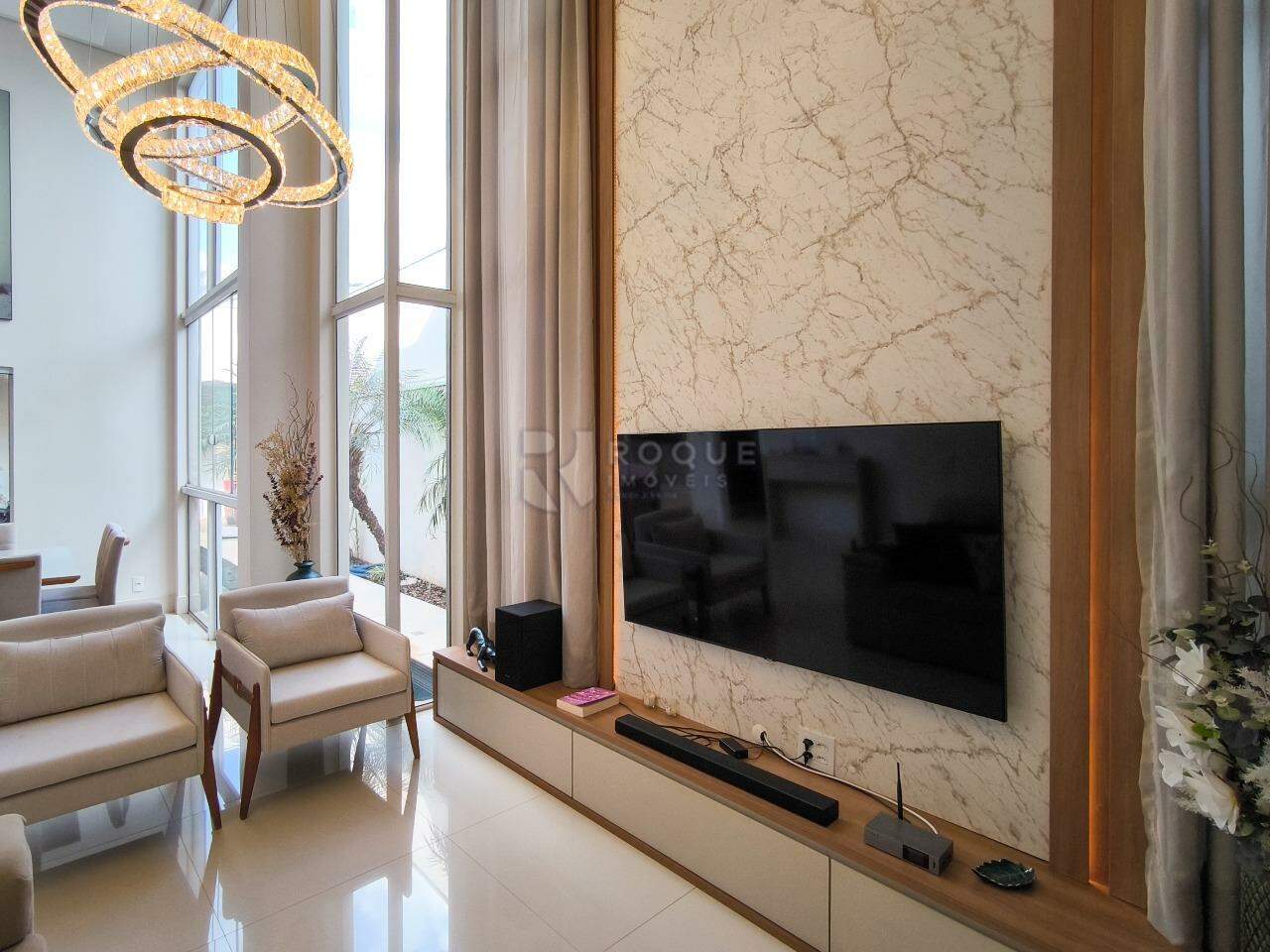 Casa em condomínio à venda no bairro Parque Residencial Roland: SALA DE ESTAR