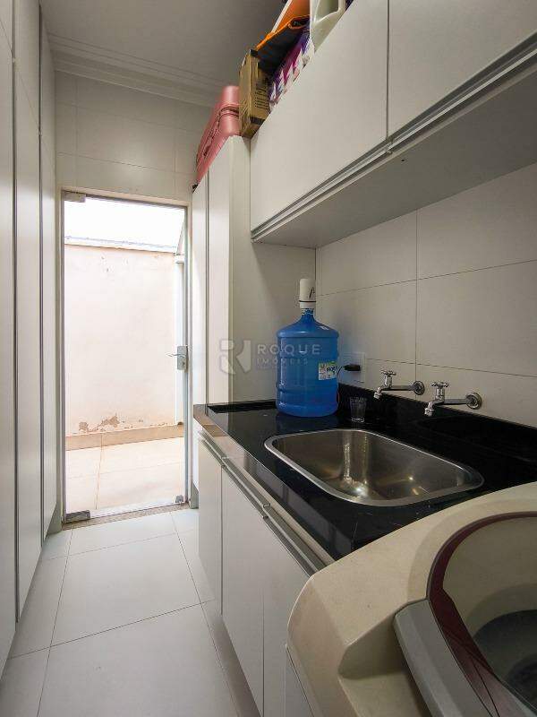 Casa em condomínio à venda no bairro Parque Residencial Roland: LAVANDERIA