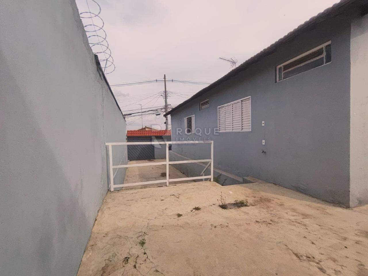 Casa Residencial para aluguel no bairro Jardim Nossa Senhora do Amparo: Quintal