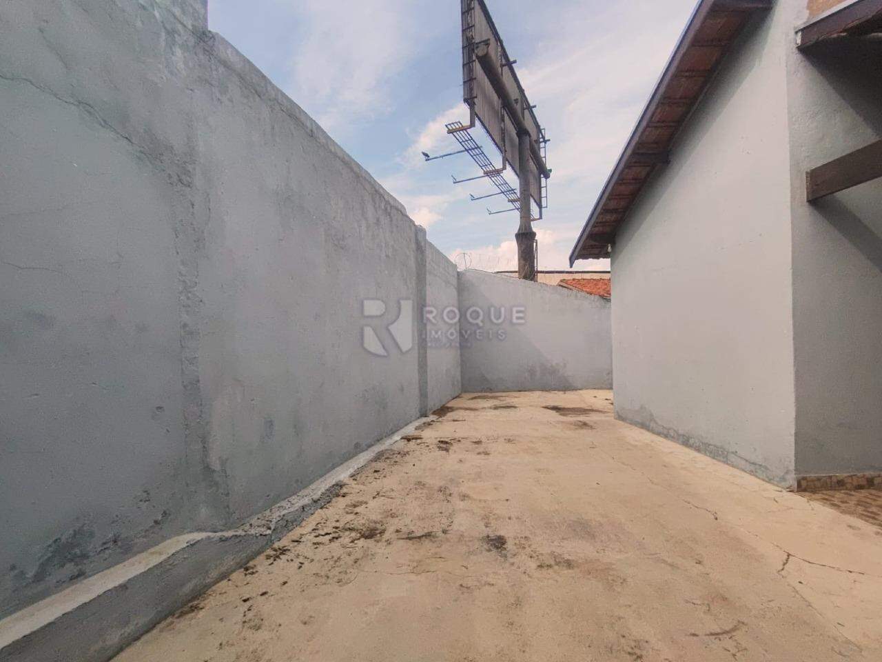Casa Residencial para aluguel no bairro Jardim Nossa Senhora do Amparo: Quintal