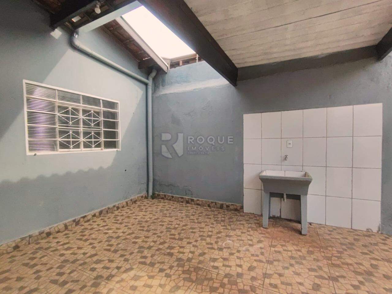 Casa Residencial para aluguel no bairro Jardim Nossa Senhora do Amparo: Lavanderia