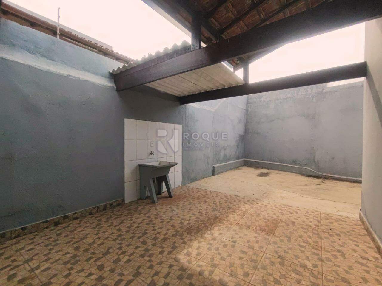 Casa Residencial para aluguel no bairro Jardim Nossa Senhora do Amparo: Quintal