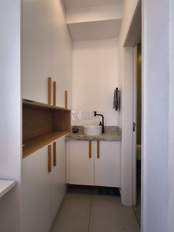 Apartamento à venda no bairro Vale das Esmeraldas: LAVABO SUÍTE