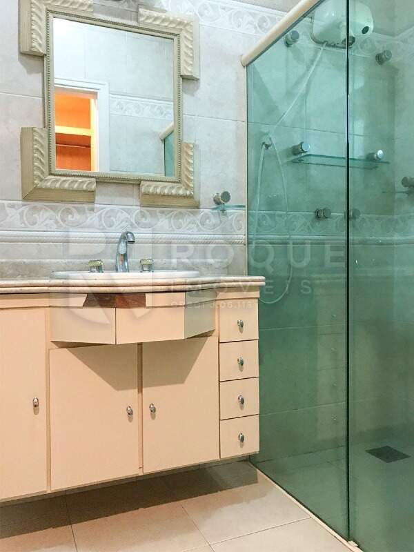 Casa em condomínio à venda no bairro Jardim Colina Verde: WC suíte 