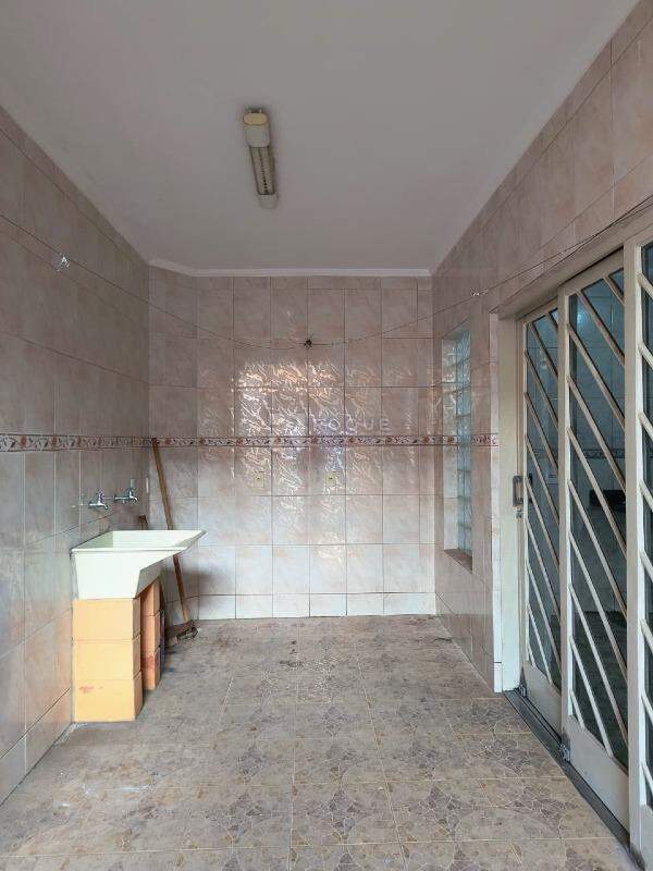 Casa Residencial para aluguel no bairro Jardim Residencial Graminha II: Lavanderia