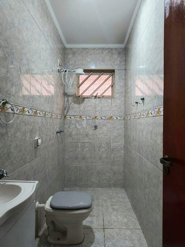 Casa Residencial para aluguel no bairro Jardim Residencial Graminha II: Wc social 01