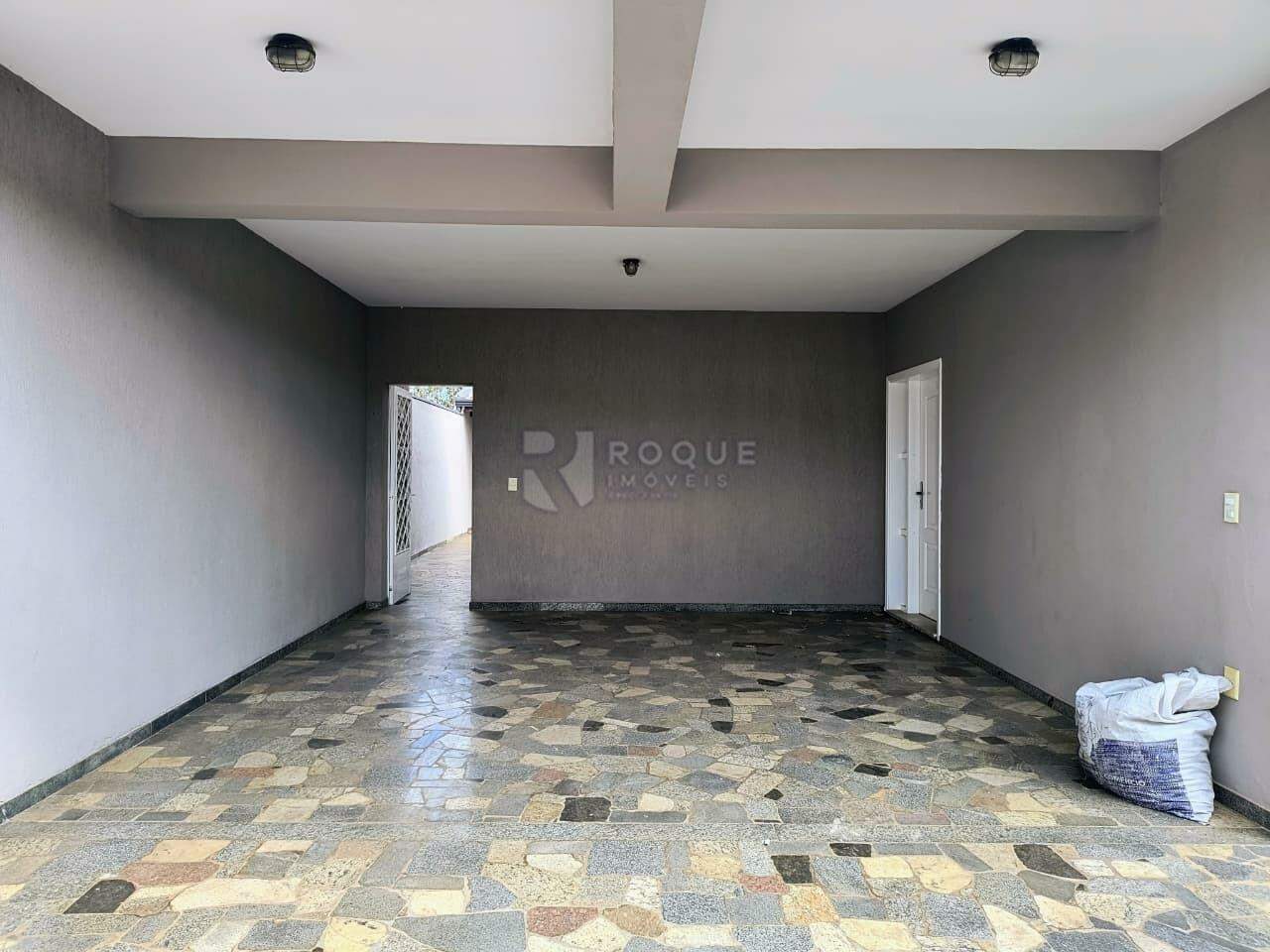 Casa Residencial para aluguel no bairro Jardim Bandeirantes: Garagem