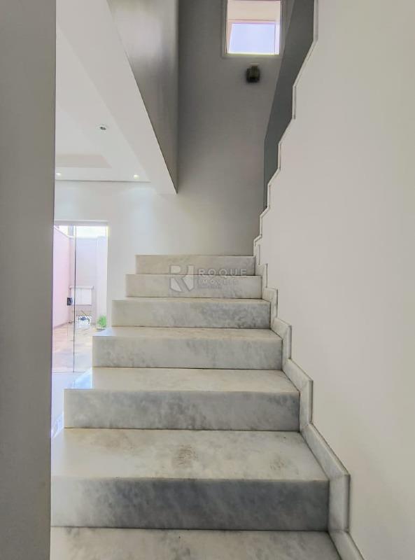 Casa Residencial para aluguel no bairro Jardim Bandeirantes: Escada
