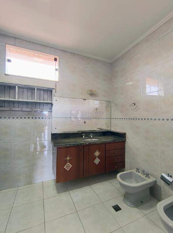 Casa Residencial para aluguel no bairro Jardim Bandeirantes: Wc suíte