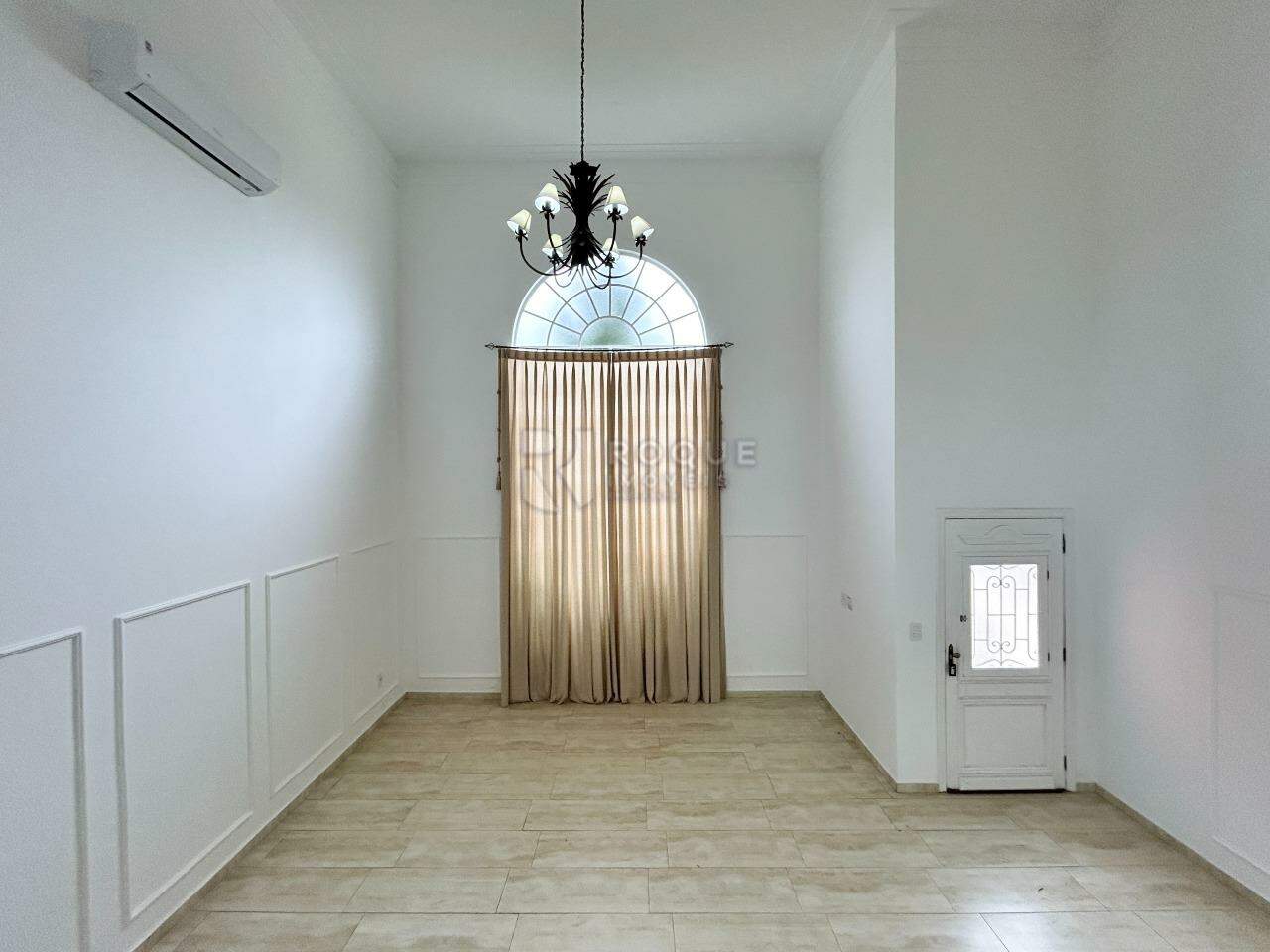 Casa em condomínio à venda no bairro Residencial Ilha de Bali: Sala