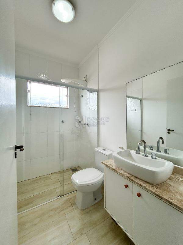 Casa em condomínio à venda no bairro Residencial Ilha de Bali: WC suíte 3
